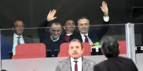 Fatih Terim Maçı Locadan İzledi! Fatih Terim Maçı Locadan İzledi!