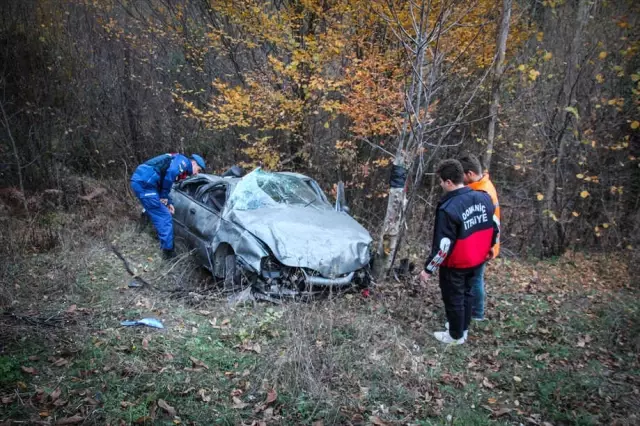 Kütahya'da Otomobil Şarampole Devrildi: 4 Yaralı