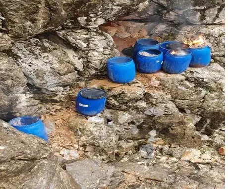 Lice Kırsalında 5 Odalı PKK Sığınağı Bulundu, Silah ve Patlayıcı Ele Geçirildi