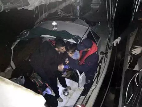 Marmaris Açıklarında 52 Kaçak Yakalandı, 3 Organizatöre Gözaltı