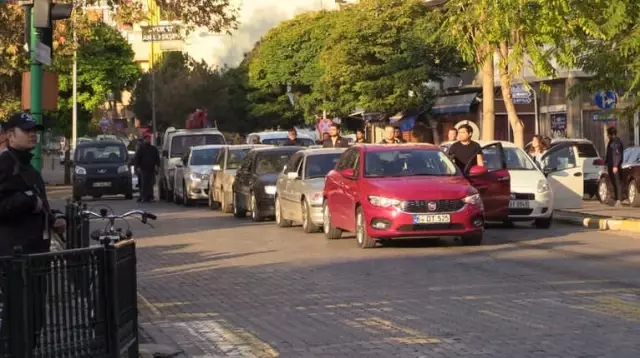 Uşak'ta 10 Kasım Atatürk'ü Anma Töreninde İlginç Görüntü