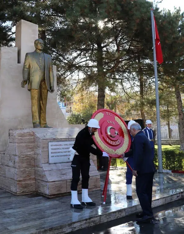 Van'da 10 Kasım Atatürk'ü Anma Töreni Düzenlendi