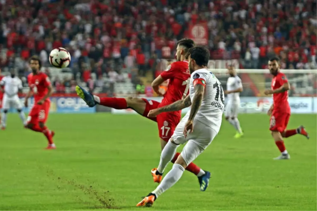 Antalya'da İlk Yarı Gol Yok