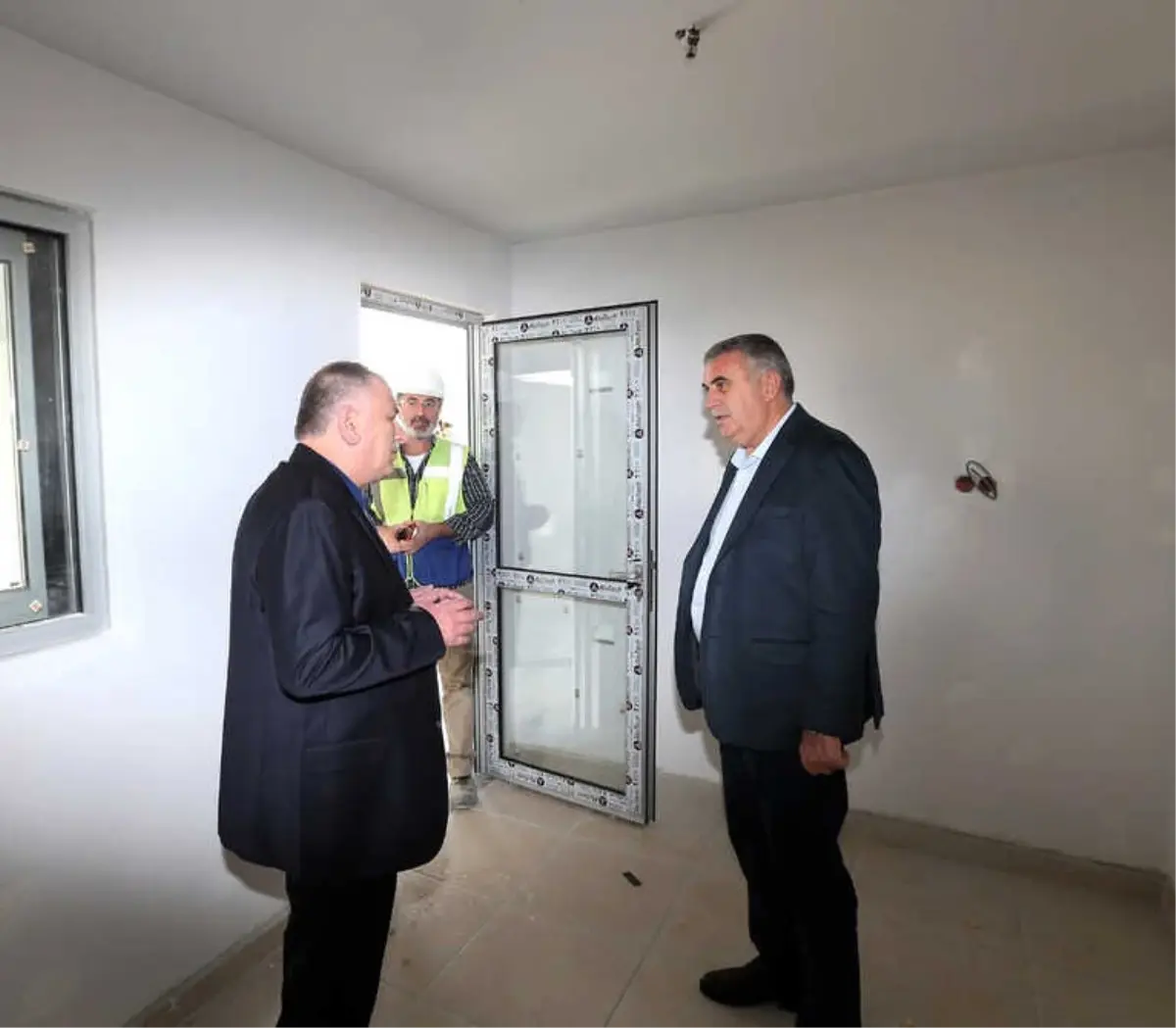 Başkan Toçoğlu Yeni Bölge Hali Kompleksi'nde İncelemelerde Bulundu