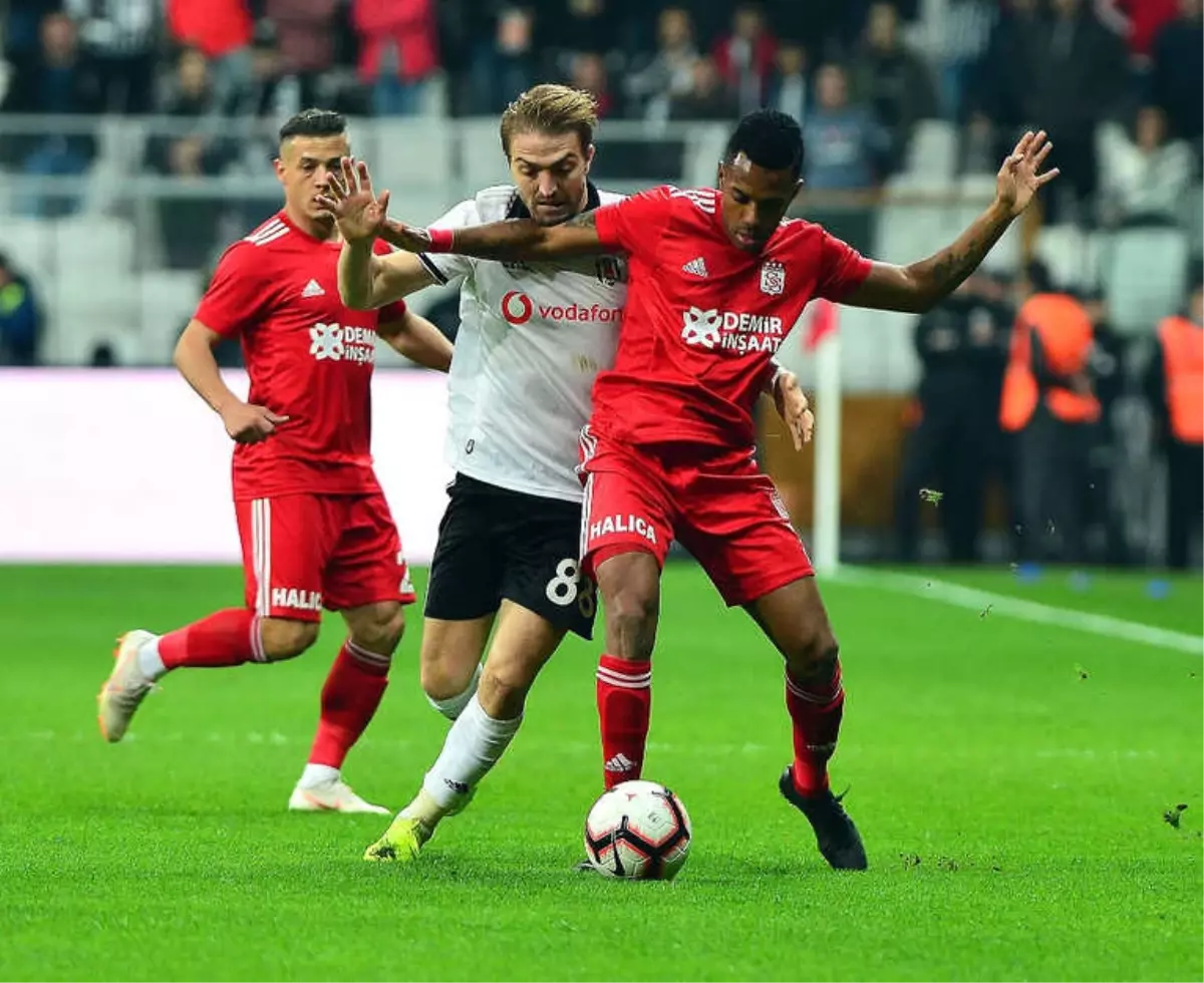 İlk Yarı Karşılıklı Golle Geçildi