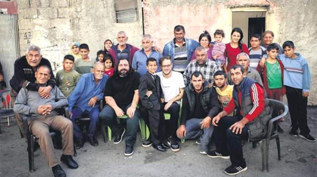 Müslüm Filminin Senaristlerinden Kendilerini Jiletle Kesen Hayran Açıklaması: Yaş Sınırına Takılmayı İstemedik