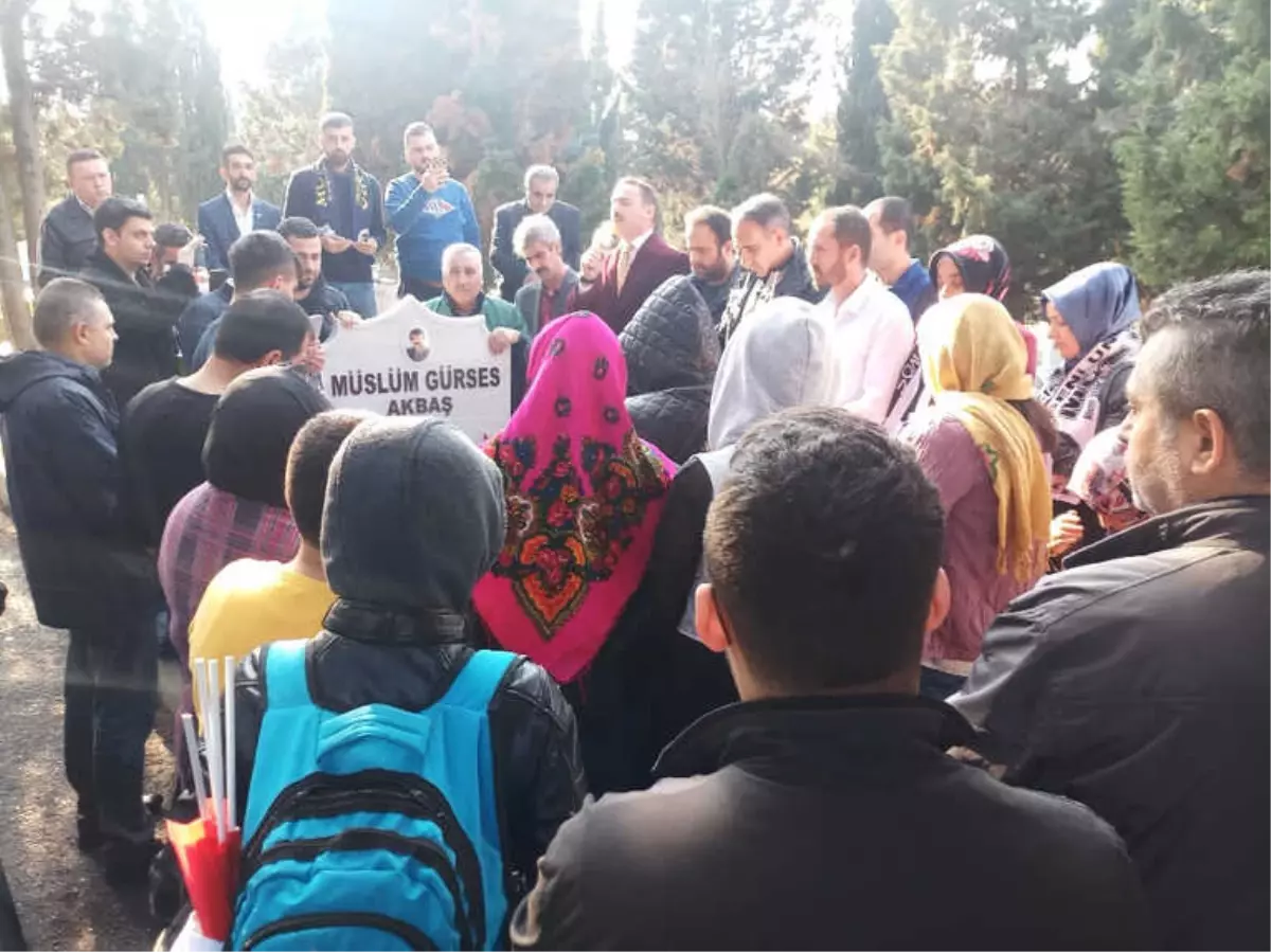 Müslüm Gürses Mezarı Başında Dualarla Anıldı