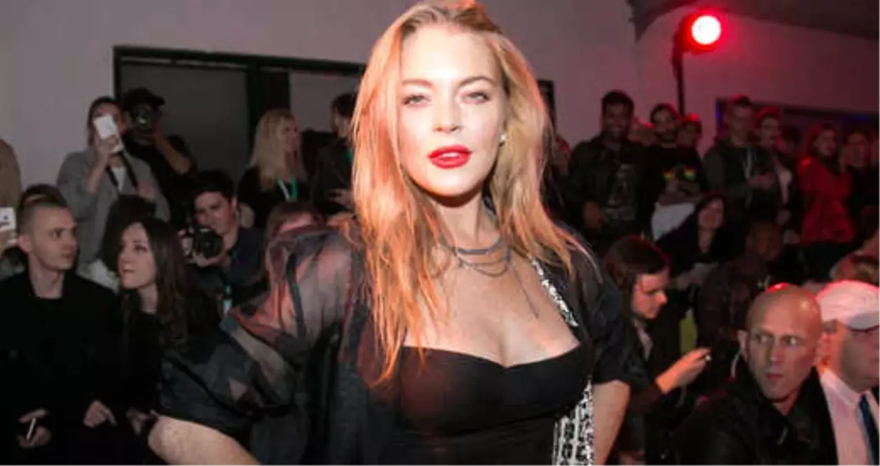 Müslüman Olduğu Söylentileri Çıkan ABD'li Yıldız Lindsay Lohan'dan Derin Dekolteli Paylaşım