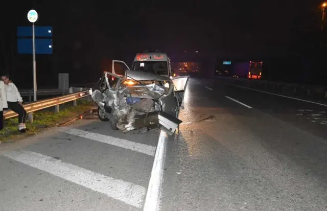 Panelvan ile Otomobil Çarpıştı: 3 Yaralı