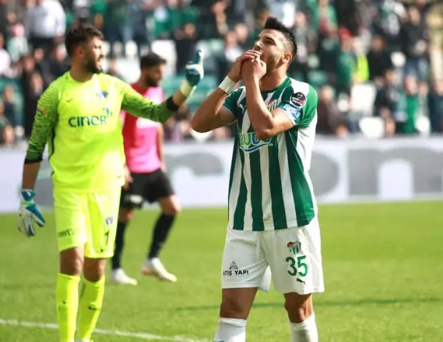 Spor Toto Süper Lig: Bursaspor: 1 - Kasımpaşa: 1 (İlk Yarı) Spor Toto Süper Lig: Bursaspor: 1 - Kasımpaşa: 1 (İlk Yarı)