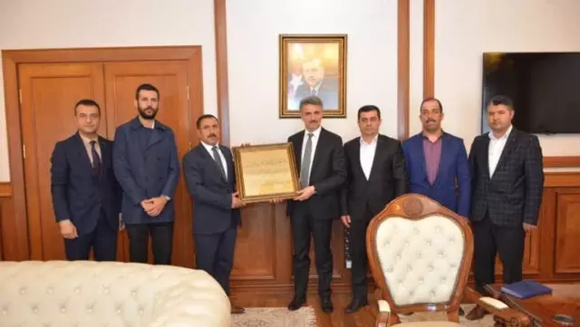 Vali Kayuş'a Ziyaretler Sürüyor