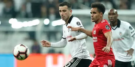 Beşiktaş'ta Oğuzhan Özyakup'a Tepki! Beşiktaş'ta Oğuzhan Özyakup'a Tepki!