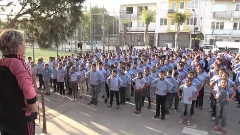 Bu Okulun Öğrencileri Müzikli Egzersizle Derse Başlıyor Bu Okulun Öğrencileri Müzikli Egzersizle Derse Başlıyor