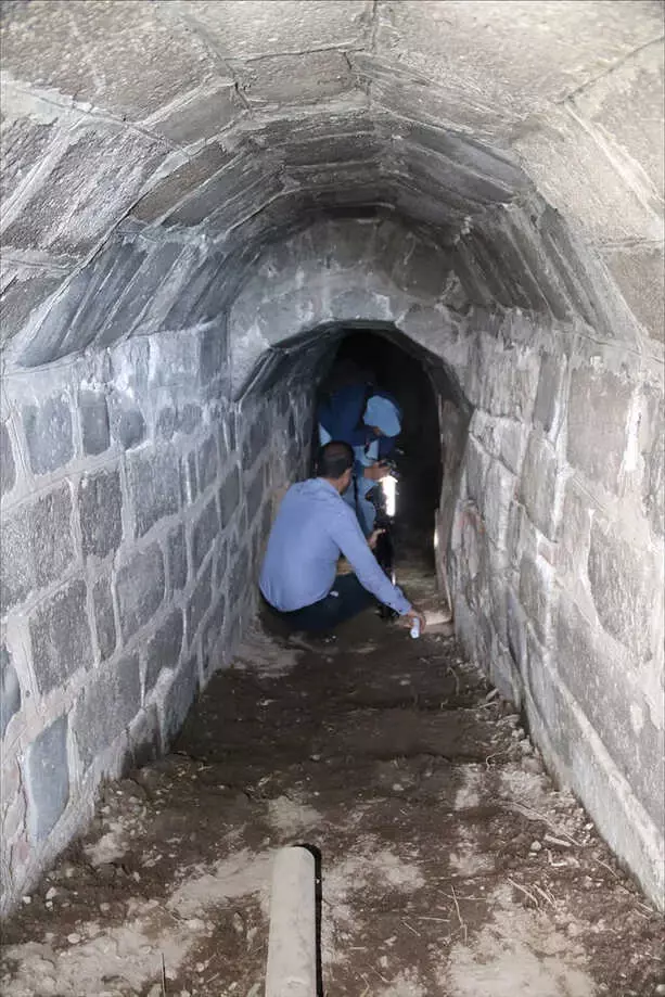 Diyarbakır'ın 'Kalbi'Nde Su Kanalı ve Tünel Bulundu