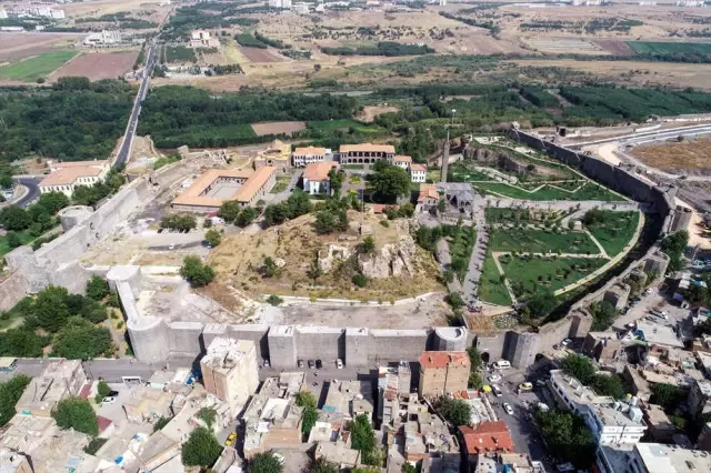 Diyarbakır'ın 'Kalbi'Nde Su Kanalı ve Tünel Bulundu
