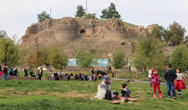 Diyarbakır'ın 'Kalbi'Nde Su Kanalı ve Tünel Bulundu