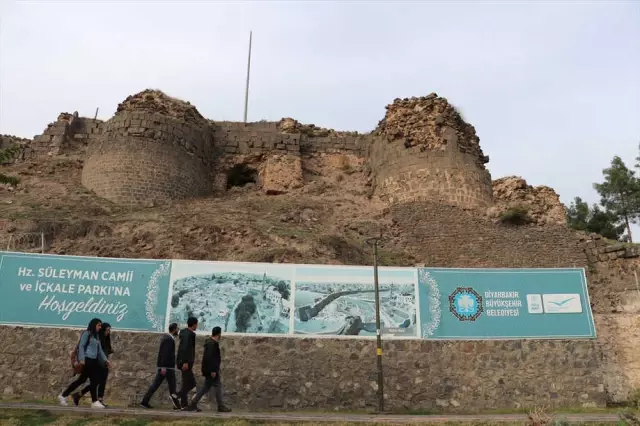 Diyarbakır'ın 'Kalbi'Nde Su Kanalı ve Tünel Bulundu