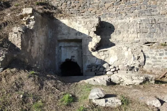 Diyarbakır'ın 'Kalbi'Nde Su Kanalı ve Tünel Bulundu