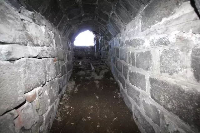 Diyarbakır'ın 'Kalbi'Nde Su Kanalı ve Tünel Bulundu