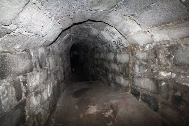 Diyarbakır'ın 'Kalbi'Nde Su Kanalı ve Tünel Bulundu