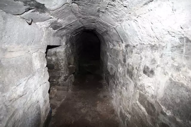 Diyarbakır'ın 'Kalbi'Nde Su Kanalı ve Tünel Bulundu
