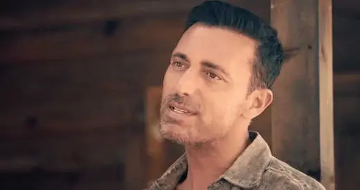 Irmak Ünal'dan, Mustafa Sandal'a 'Aşk' Göndermesi Irmak Ünal'dan, Mustafa Sandal'a 'Aşk' Göndermesi