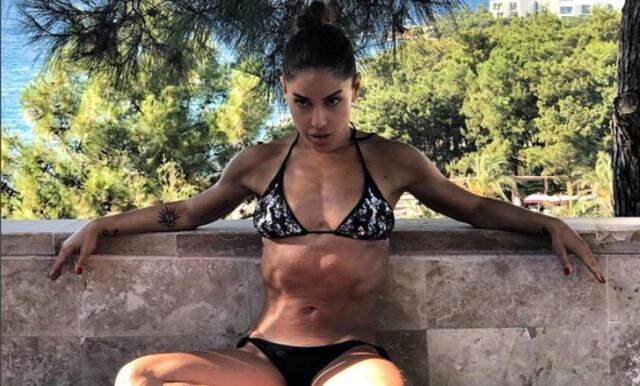 Irmak Ünal'dan Mustafa Sandal'a 'Aşk' Göndermesi
