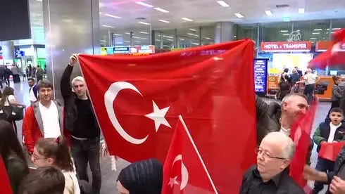 Milli Karateciler Yurda Döndü Milli Karateciler Yurda Döndü