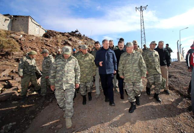 Son Dakika! Bakan Akar, Hakkari'deki Patlamanın Nedeni Açıkladı: Namlu Gerisinde Çıkan Alev Patlamayı Tetikledi