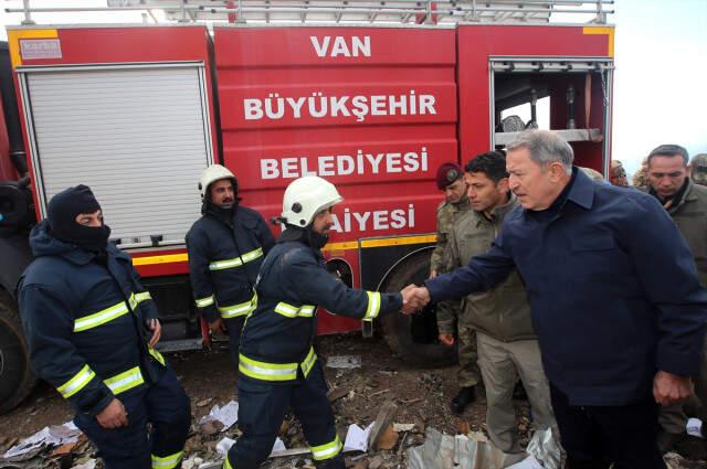 Son Dakika! Bakan Akar, Hakkari'deki Patlamanın Nedeni Açıkladı: Namlu Gerisinde Çıkan Alev Patlamayı Tetikledi