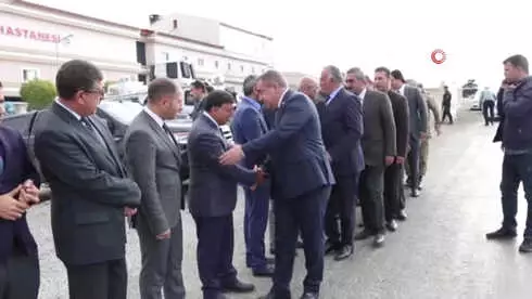 Vali Gündüzöz'den Şehit Ailesine Taziye Ziyareti Vali Gündüzöz'den Şehit Ailesine Taziye Ziyareti