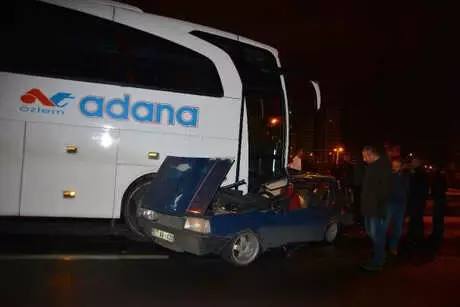 Yolcu Otobüsü ile Çarpışan Otomobilin Sürücüsü Yaralandı