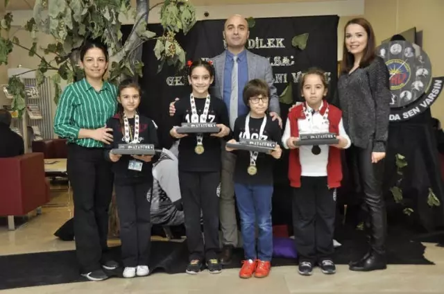 Gaziantep Kolej Vakfında Ödül Yağmuru Gaziantep Kolej Vakfında Ödül Yağmuru