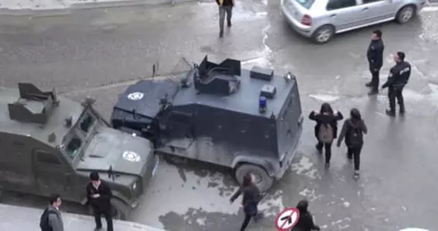 Hakkari'de Teröristlerden Füze Saldırısı: Yaralılar var Hakkari'de Teröristlerden Füze Saldırısı: Yaralılar var