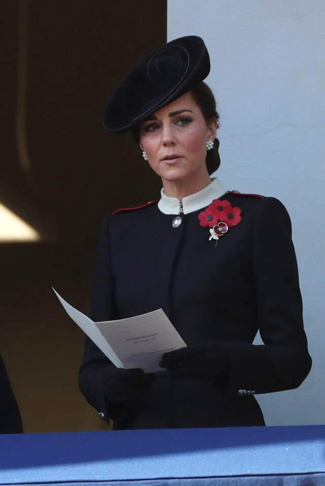 Kate Middleton ve Meghan Markle anma törenini ayrı balkonlarda izledi