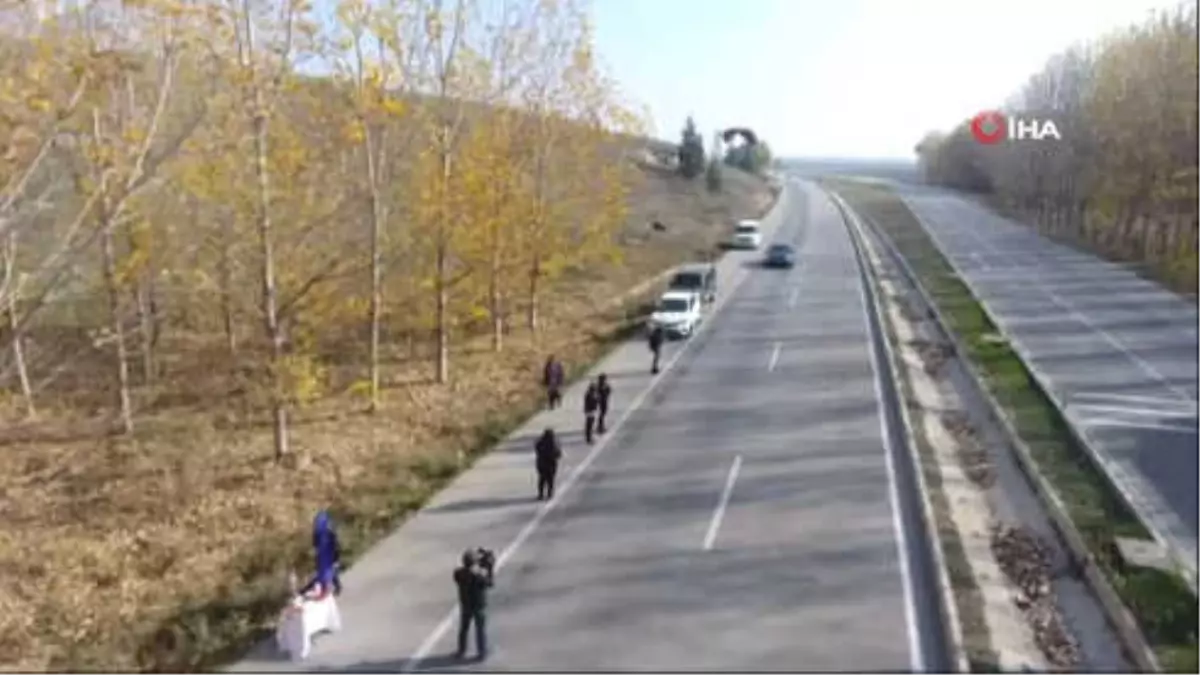 Manzarada Hız Kesen Sürücülere Kahve ve Çay İkram Ediyorlar