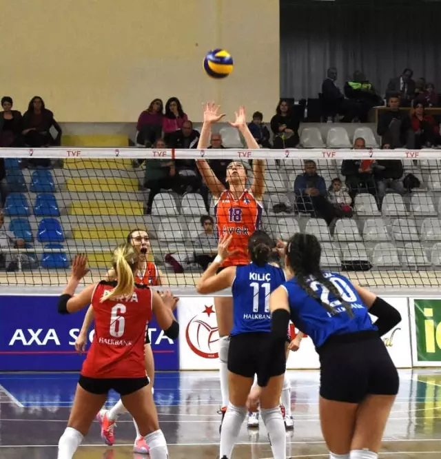 Vestel Sultanlar Ligi: Çanakkale Belediyespor: 3 - Halbank: 0