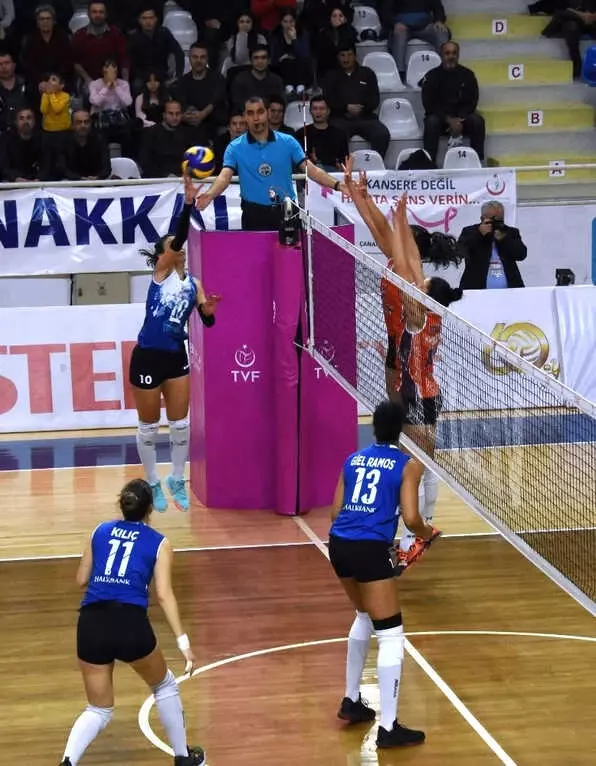 Vestel Sultanlar Ligi: Çanakkale Belediyespor: 3 - Halbank: 0