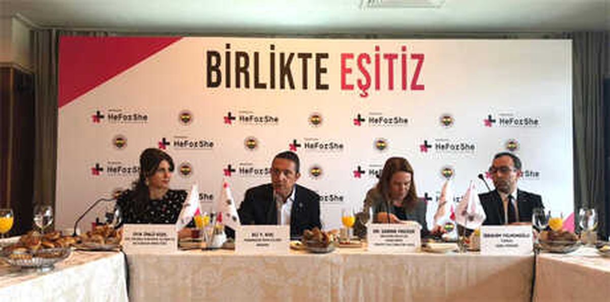 Ali Koç, Spor Müdürleriyle Sohbet Toplantısı Düzenliyor