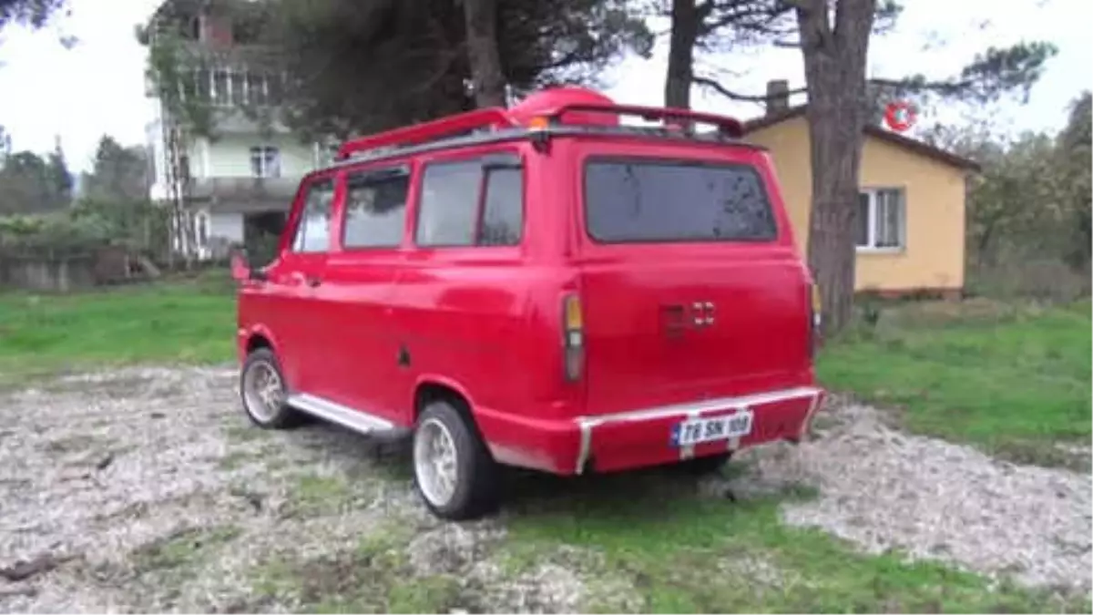 Çiçek Abbas'ın Arabası Yollarda...çiçek Abbas Filminden Etkilenerek Minibüsü Modifiye Etti