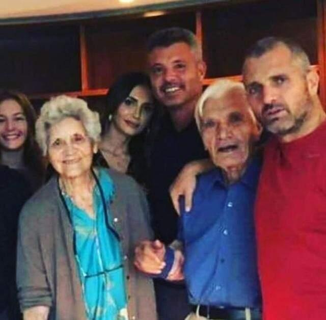 Emina Jahovic'le Aşk Yaşayan Saadettin Saran 'Adamı Kaptılar Be' Diyen Takipçisine Verdiği Cevapla Olay Oldu