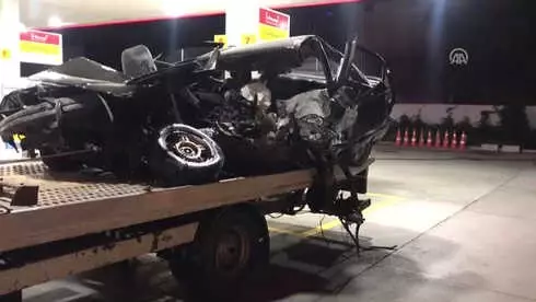 İzmir'de Bariyerlere Çarpan Otomobilin Sürücüsü Yaralandı İzmir'de Bariyerlere Çarpan Otomobilin Sürücüsü Yaralandı