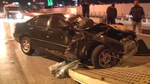 Kontrolden Çıkan Otomobil Beton Bariyerlere Çarptı: 1 Ağır Yaralı Kontrolden Çıkan Otomobil Beton Bariyerlere Çarptı: 1 Ağır Yaralı