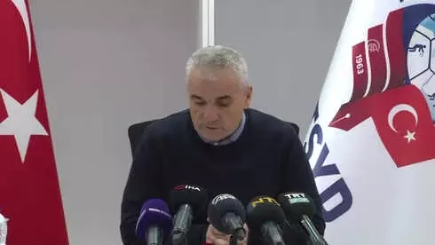 Rıza Çalımbay: 'Bazı Şeylere Girmiyoruz, Girersek O Camia Karışır' Rıza Çalımbay: 'Bazı Şeylere Girmiyoruz, Girersek O Camia Karışır'