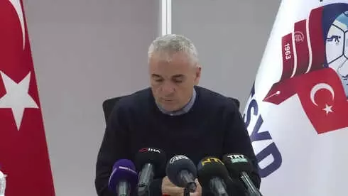 Rıza Çalımbay: 'Bazı Şeylere Girmiyoruz, Girersek O Camia Karışır' Rıza Çalımbay: 'Bazı Şeylere Girmiyoruz, Girersek O Camia Karışır'