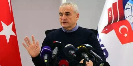 Rıza Çalımbay'dan Çok Sert Açıklamalar Rıza Çalımbay'dan Çok Sert Açıklamalar