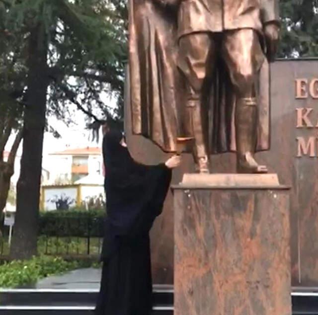 Son Dakika! Atatürk Anıtına Baltayla Saldıran Kadın Serbest Bırakıldı