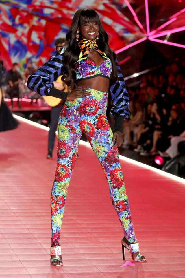 Victoria's Secret Meleği Neredeyse Ölüyordu!