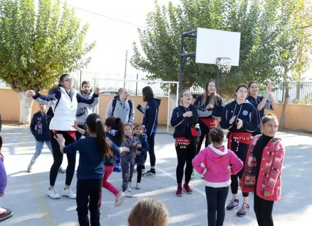 Aydın'ın Sultanları Kocagürlü Çocuklarla Maç Yaptı Aydın'ın Sultanları Kocagürlü Çocuklarla Maç Yaptı