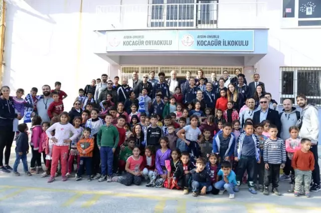 Aydın'ın Sultanları Kocagürlü Çocuklarla Maç Yaptı Aydın'ın Sultanları Kocagürlü Çocuklarla Maç Yaptı